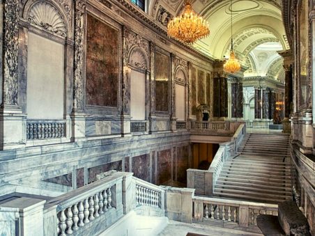 VINE_IR KULTURAS CELOJUMI_SENBRUNNAS PILS KAPNES